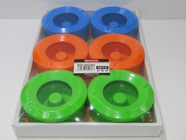 SET DE 6 CENICEROS PLÁSTICO CON TAPA, 3 COLORES